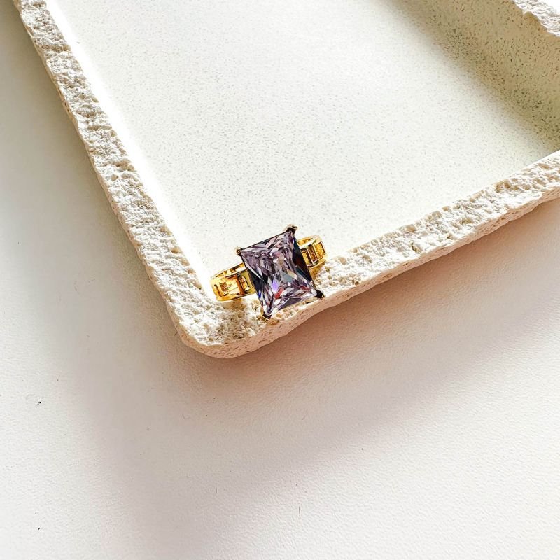 Anel Aço Dourado Aço com Strass Cristal Quadrado