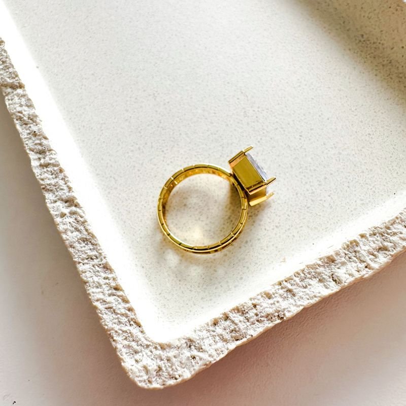 Anel Aço Dourado Aço com Strass Cristal Quadrado