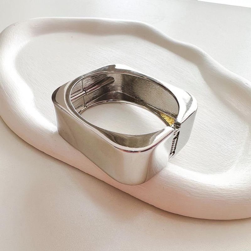 Bracelete Bijuteria Quadrado Cantos Arredondados