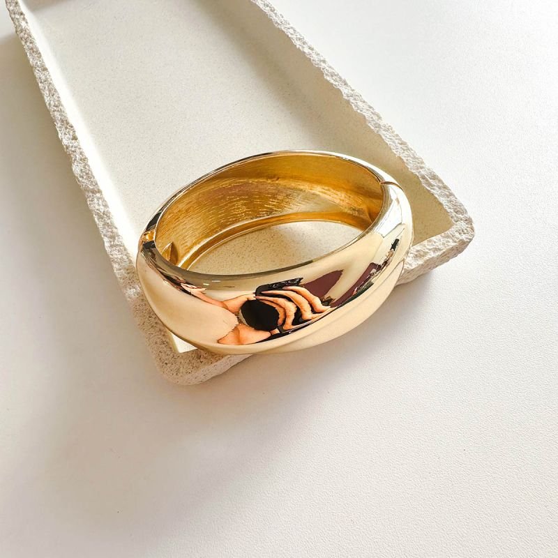 Bracelete Bijuteria Oval Liso com Leves Relevos