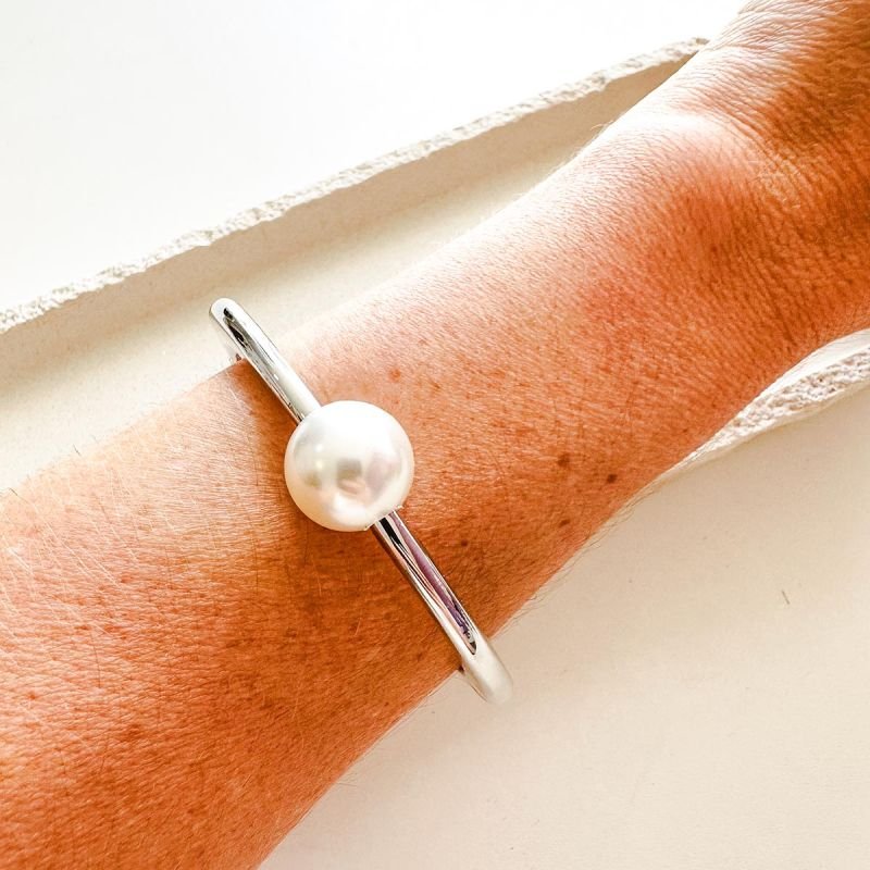 Bracelete Bijuteria com Pérola Central Delicado