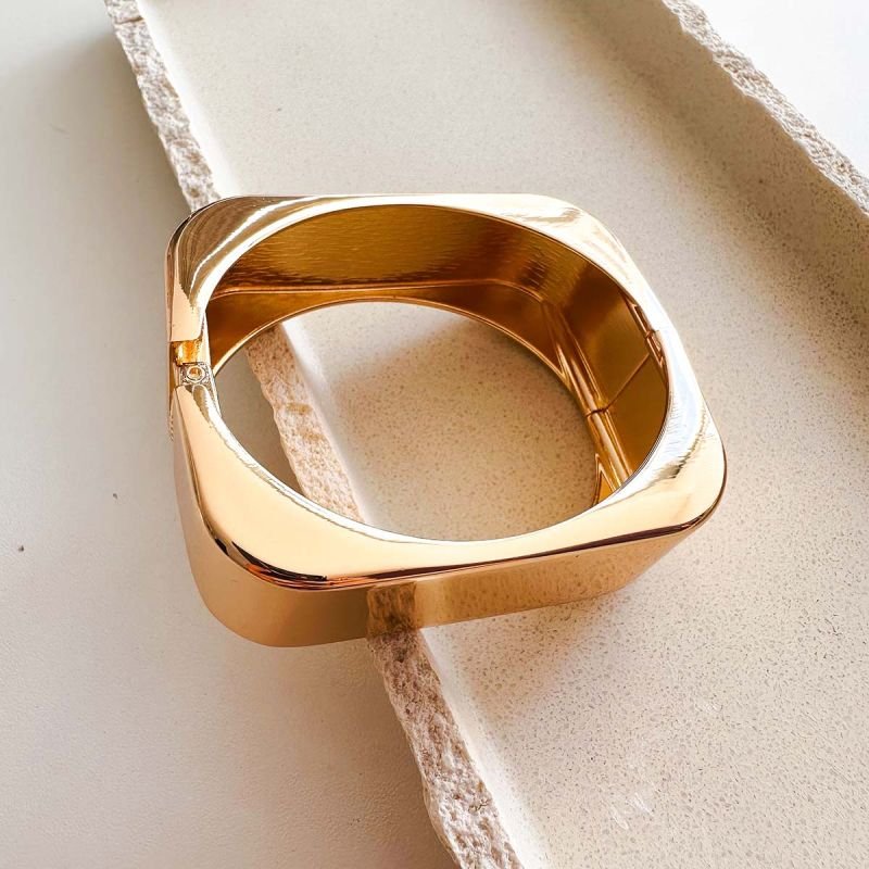 Bracelete Bijuteria Quadrado Cantos Arredondados