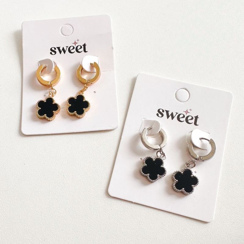 Brinco Aço Argola Flor Resina Preta