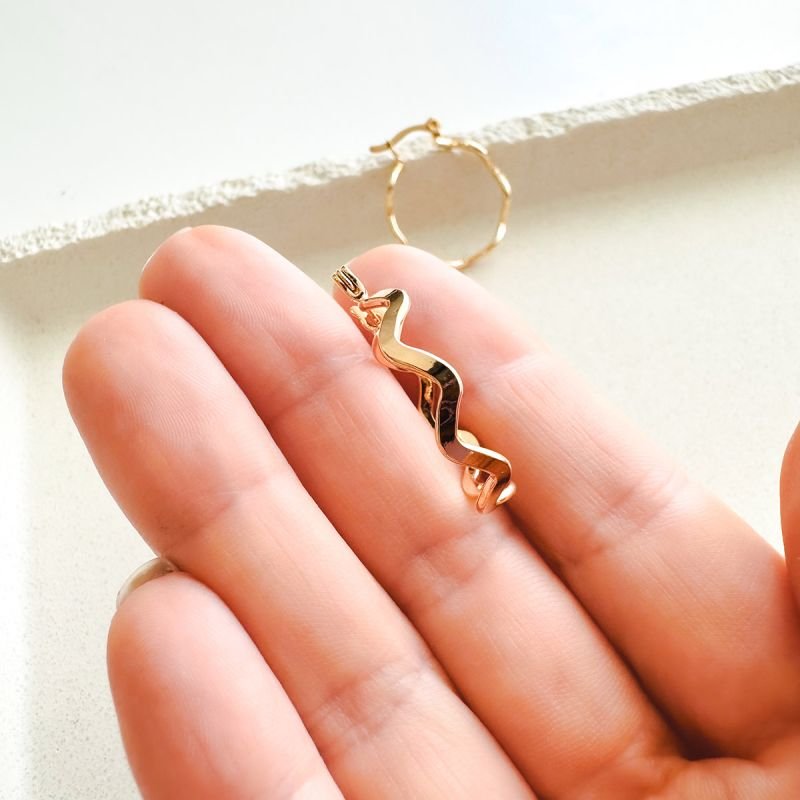 Brinco Argola Ondulada M Banhada