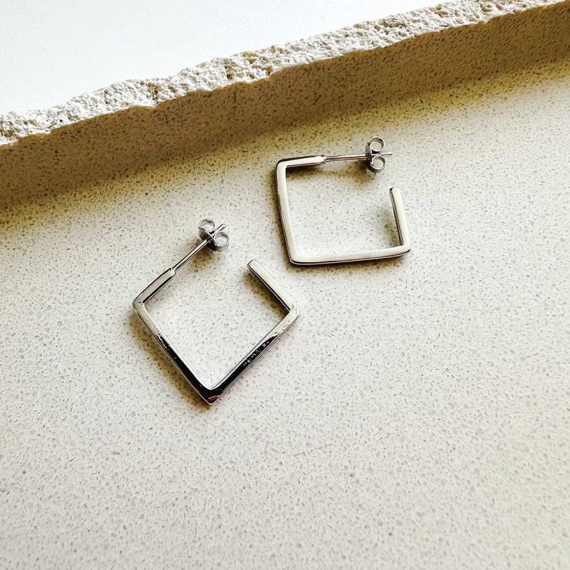 Brinco Argola Quadrada Banhada G