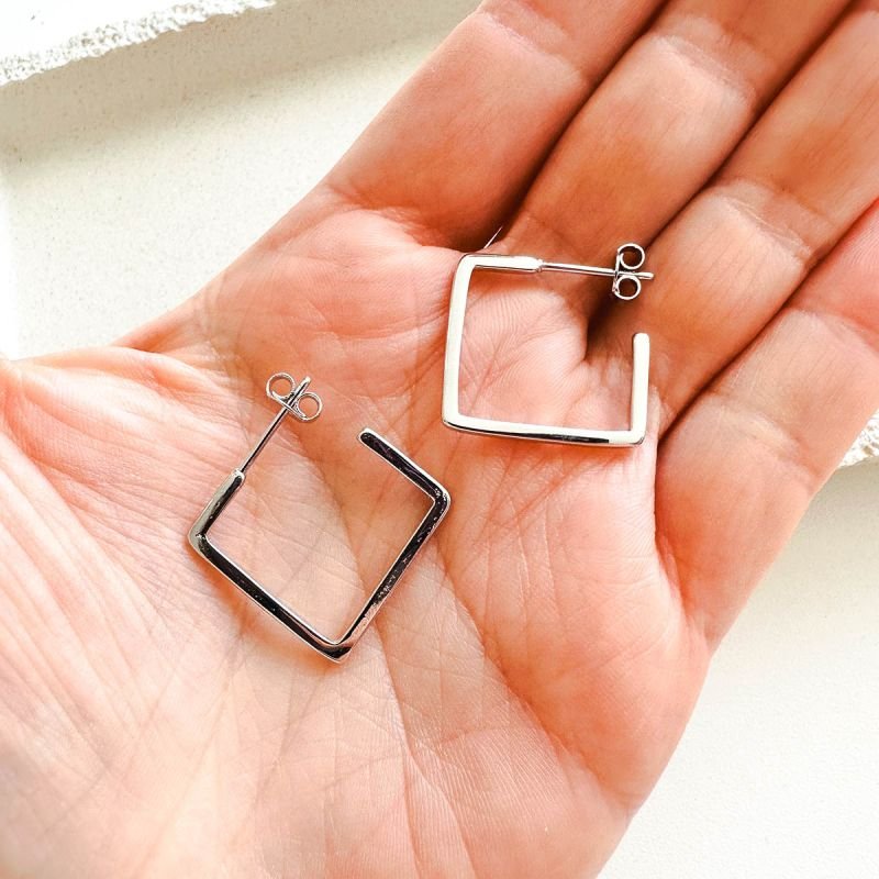 Brinco Argola Quadrada Banhada G