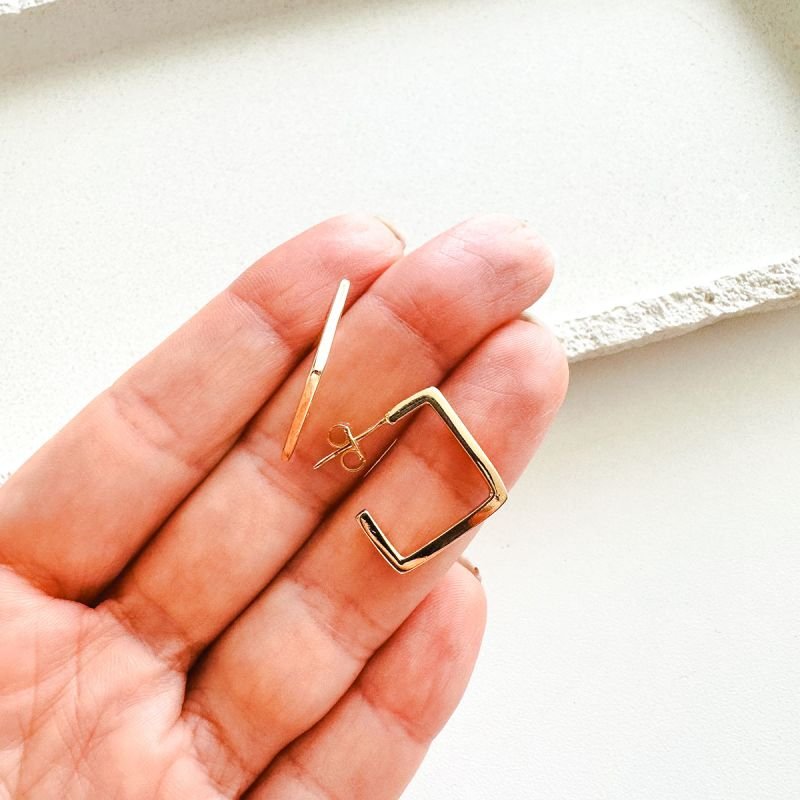 Brinco Argola Quadrada Banhada M