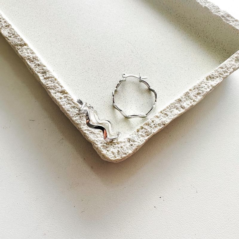 Brinco Argola Ondulada M Banhada