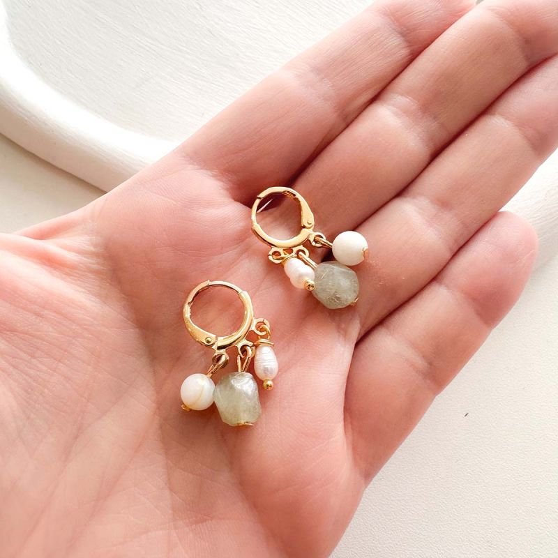 Brinco Argolinha Banhada a Ouro 18k Mix de Pedras e Pérola