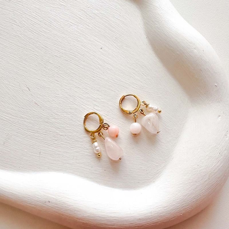 Brinco Argolinha Banhada a Ouro 18k Mix de Pedras e Pérola