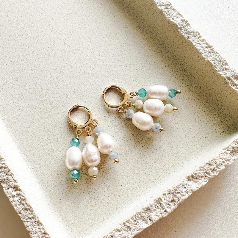 Brinco Argolinha Banhado a Ouro 18k Pérola de Água Doce e Cristais