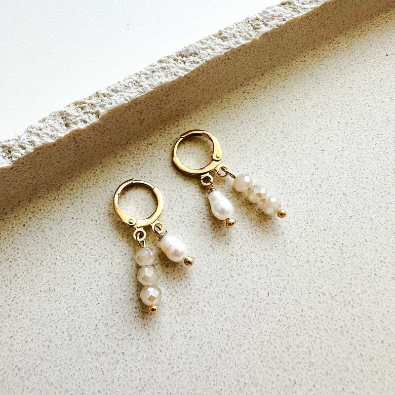 Brinco Argolinha Banhado Fileira de Cristais com Pérola de Água Doce Única