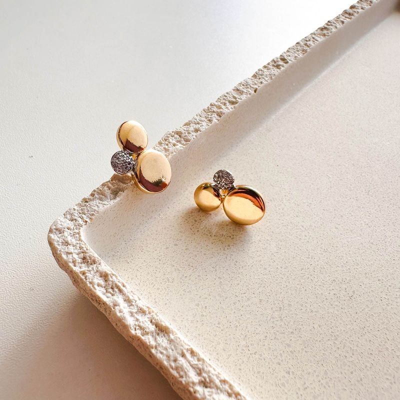 Brinco Banhado a Ouro 18k Esferas com Zircônia