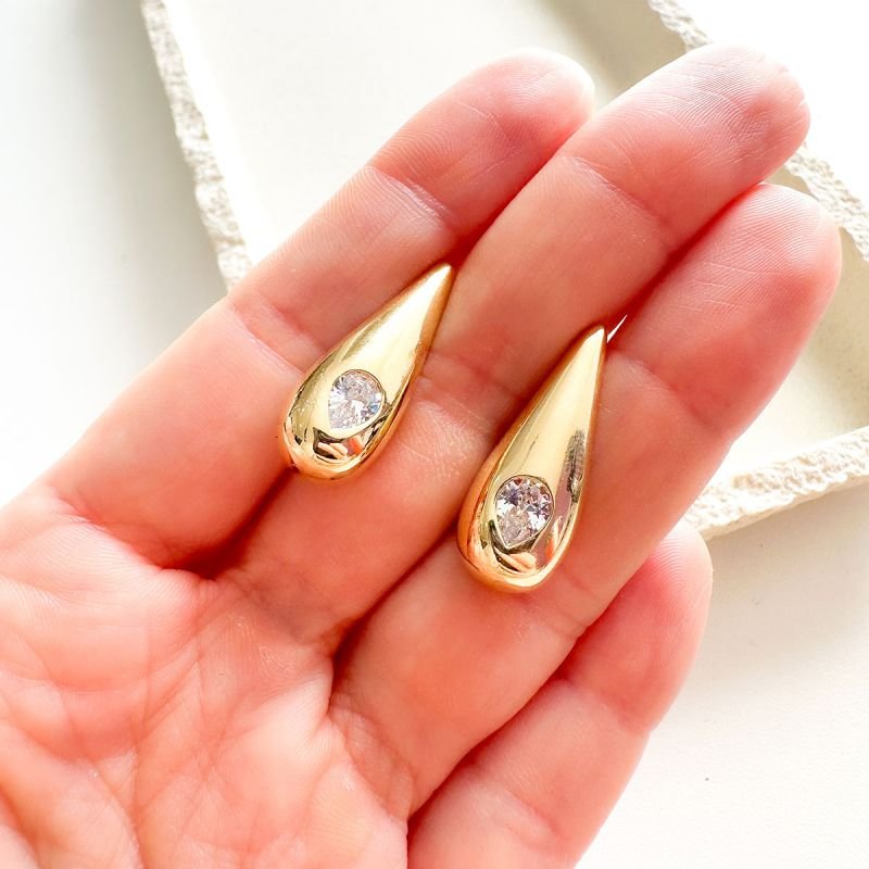 Brinco Gota Alongada com Zircônia Banhado a Ouro 18k