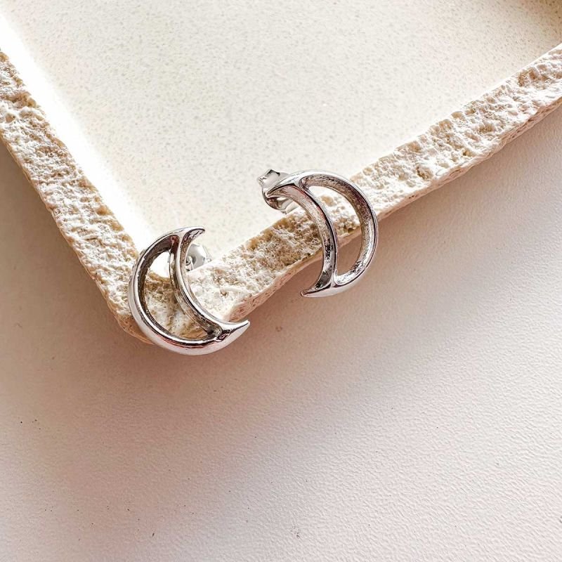 Brinco Banhado a Ouro 18k Lua