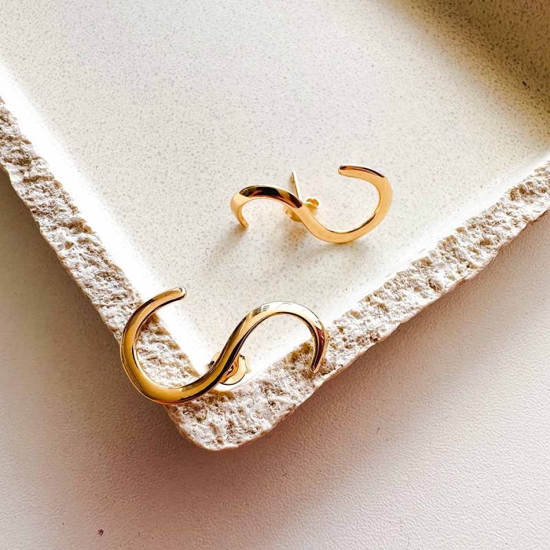 Brinco Banhado a Ouro 18k Onda