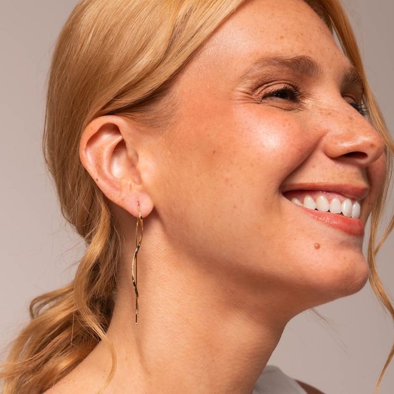 Brinco Banhado a Ouro 18k Pêndulo Torcido