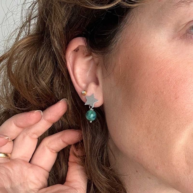 Brinco Banhado Estrela com Pedra Crisocola