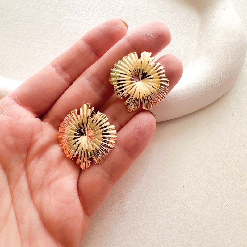 Brinco Banhado Folhagem