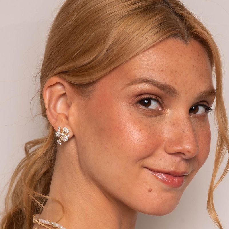 Brinco Bijuteria Flor Pequena e Zircônia