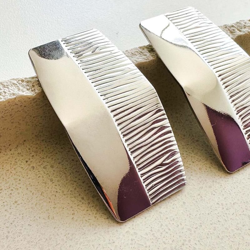 Brinco Bijuteria Plissê Metálico