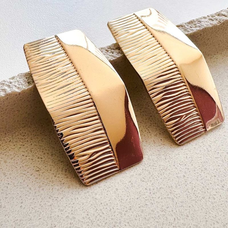 Brinco Bijuteria Plissê Metálico