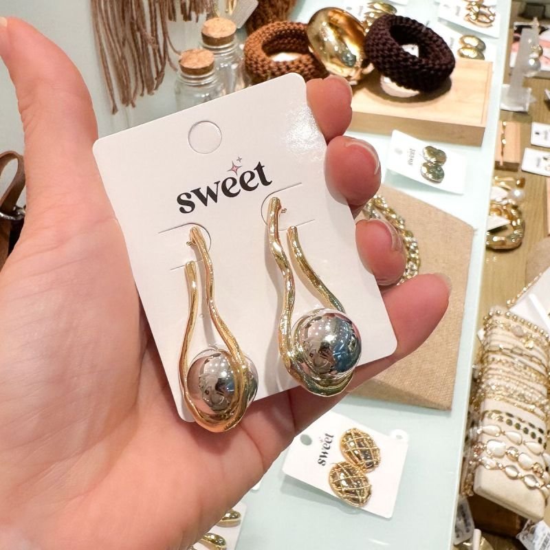 Brinco Bijuteria Orgânico com Esfera Dois Banhos