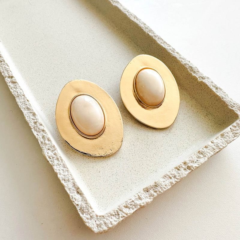 Brinco Bijuteria Oval com Pedra de Resina