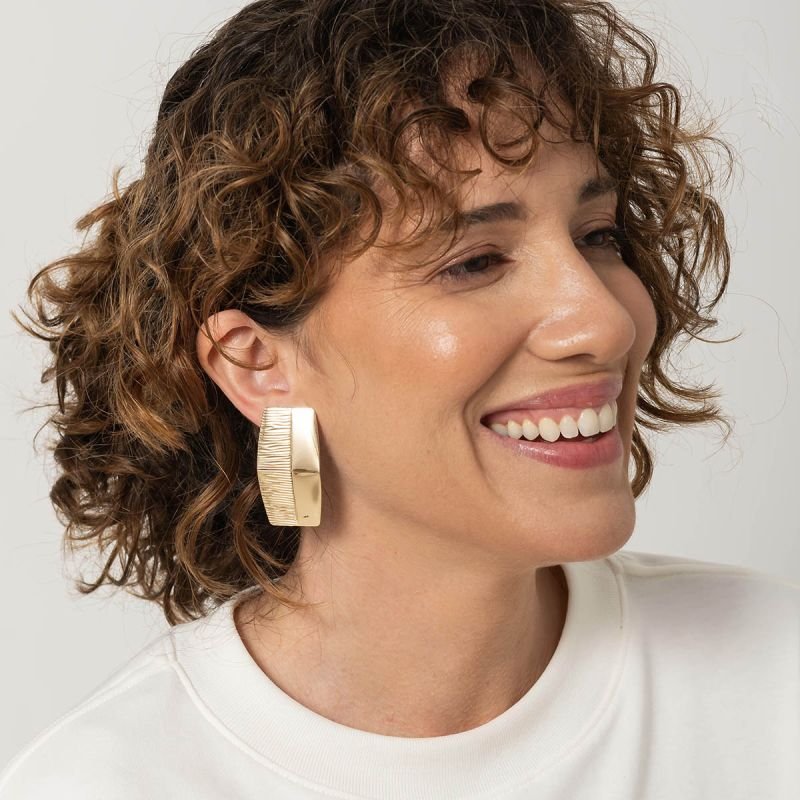 Brinco Bijuteria Plissê Metálico