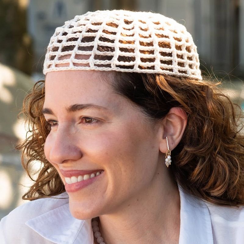 Brinco Meia Argola Banhada a Ouro 18k Chuvisco Pérola