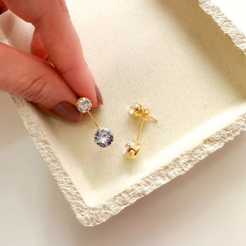 Brinco Ponto de Luz Duplo M Banhado a Ouro 18K com Zircônias – Virginia Fonseca