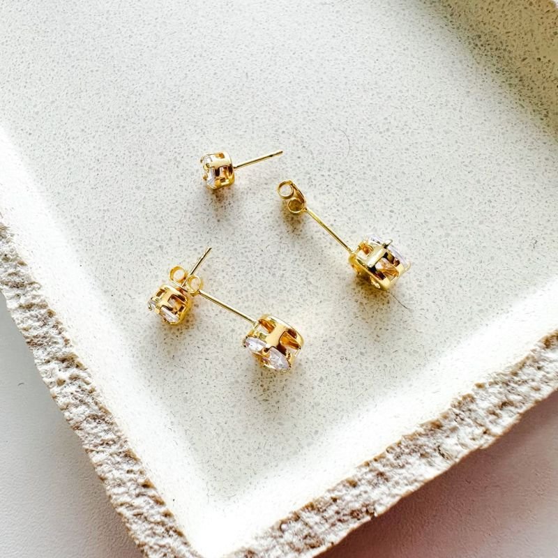 Brinco Ponto de Luz Duplo M Banhado a Ouro 18K com Zircônias – Virginia Fonseca