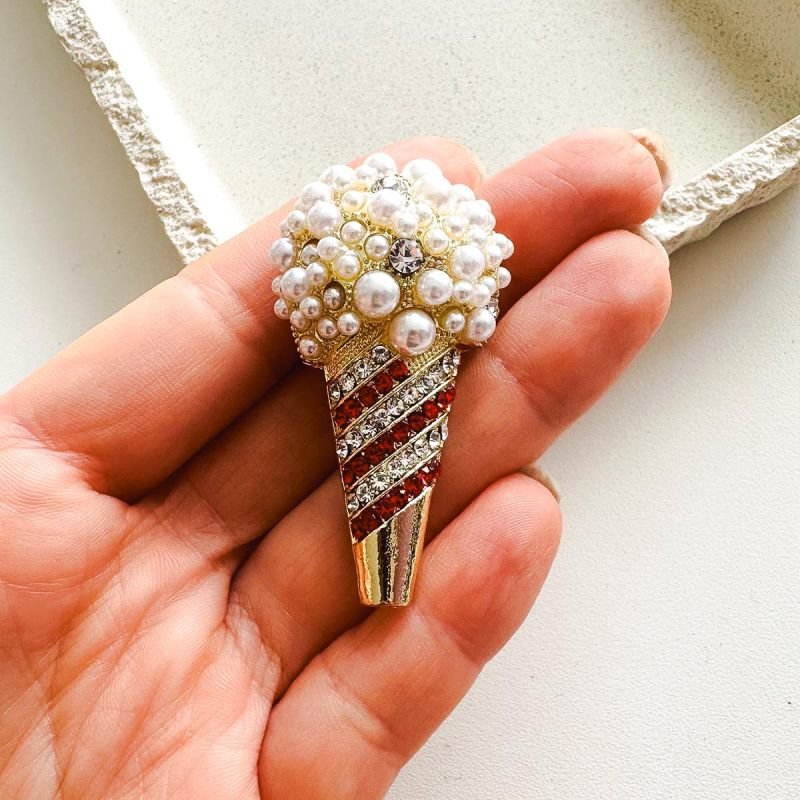 Broche Bijuteria Pipoca no Cone com Pérolas e Strass