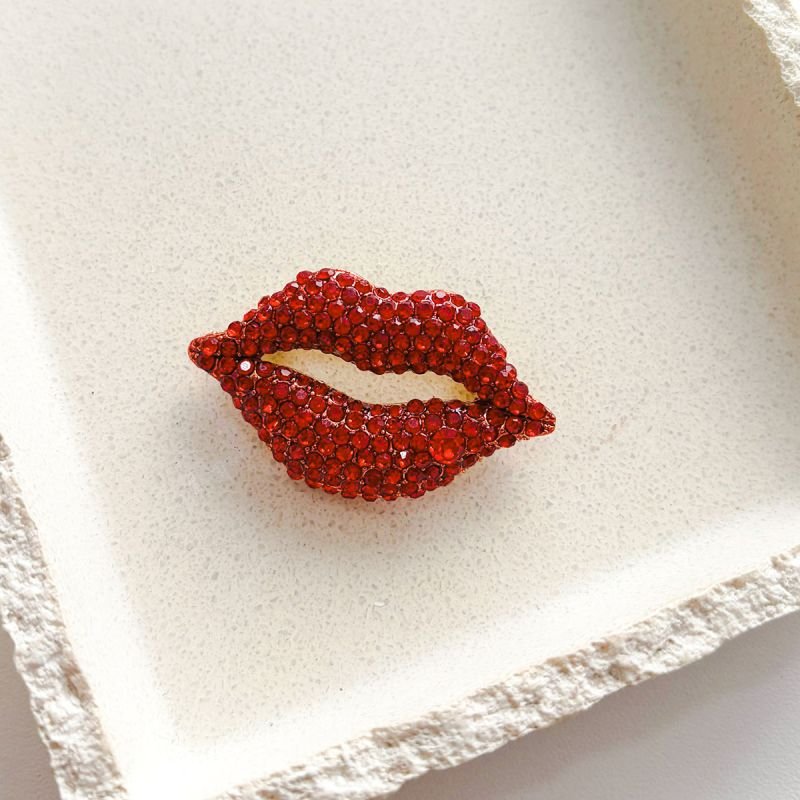 Broche Bijuteria Boca Vermelha com Strass