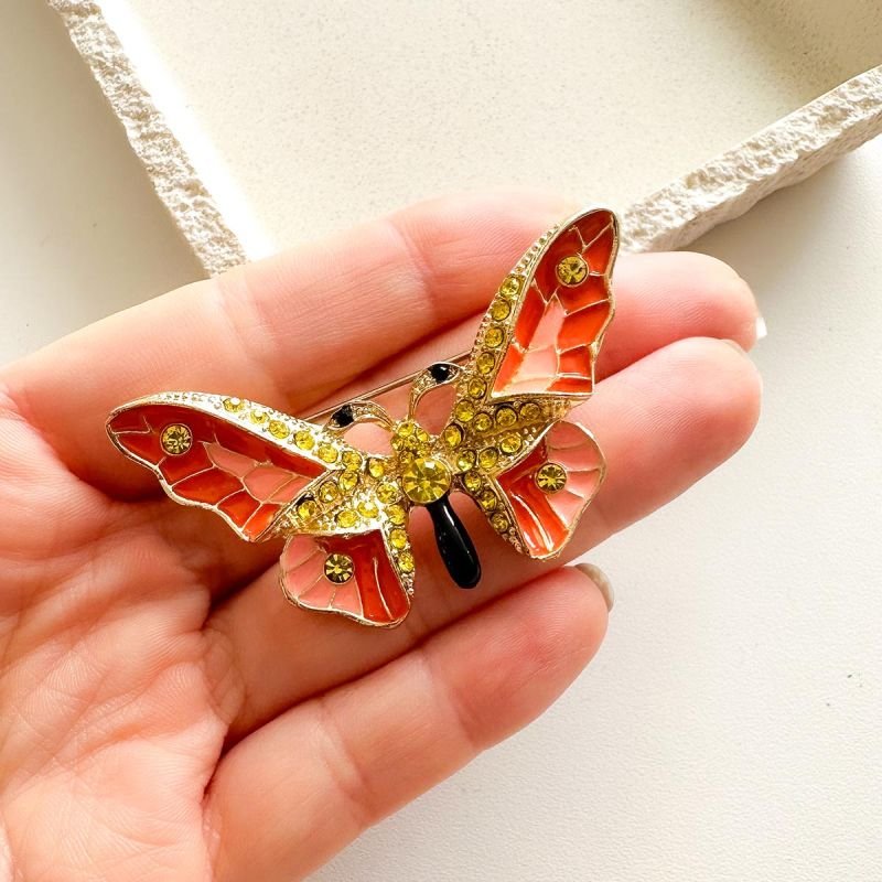 Broche Bijuteria Borboleta Esmaltada Laranja com Strass Amarelo