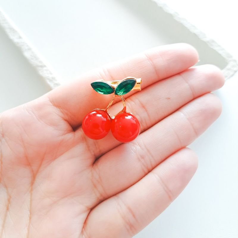 Broche Bijuteria Cereja Dupla Vermelha com Folhas Verdes Cristal