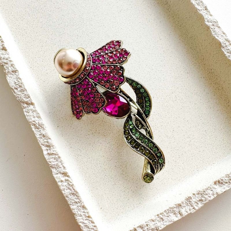 Broche Bijuteria Rosa Renascida com Pérola