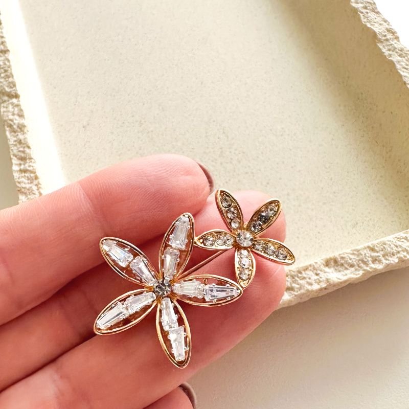 Broche Bijuteria Duo Flores Cristal
