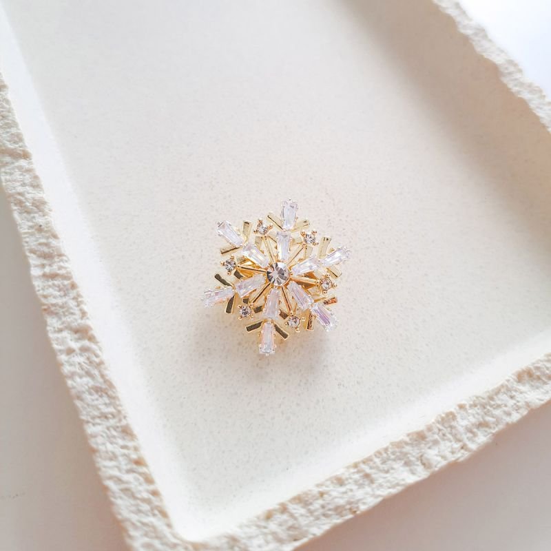 Broche Bijuteria Floco de Neve Dourado com Cristais