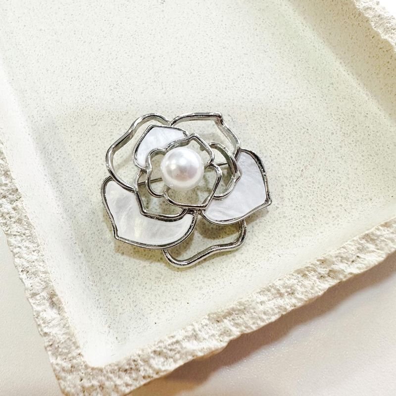 Broche Bijuteria Flor Pérola Pétalas Vazadas