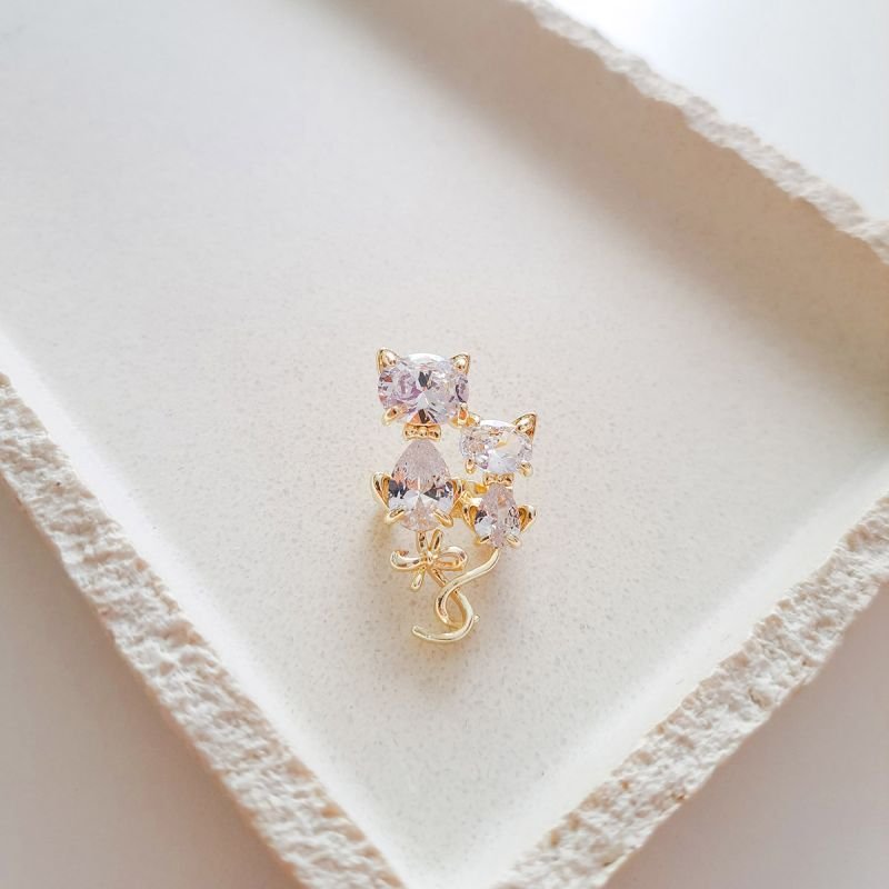 Broche Bijuteria Gatinhos Dourados de Cristais Brilhantes