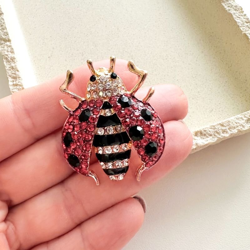 Broche Bijuteria Joaninha Cristais