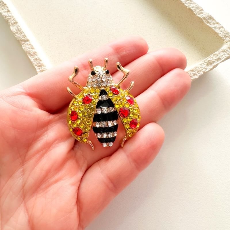 Broche Bijuteria Joaninha Cristais