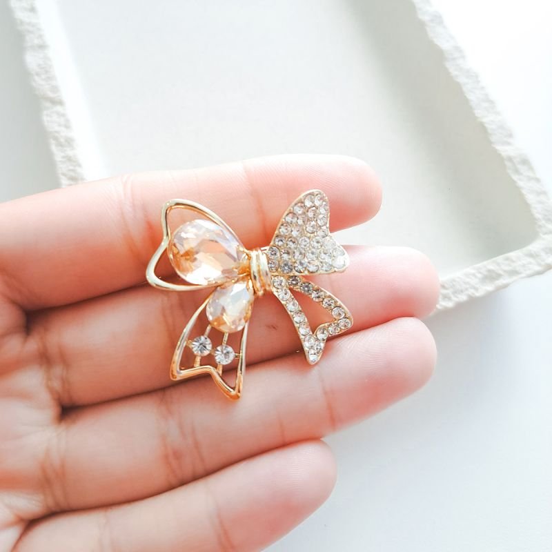 Broche Bijuteria Laço Charmoso com Cristais e Strass