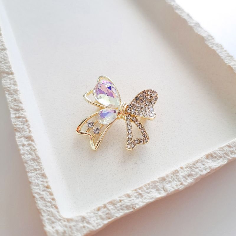 Broche Bijuteria Laço Charmoso com Cristais e Strass