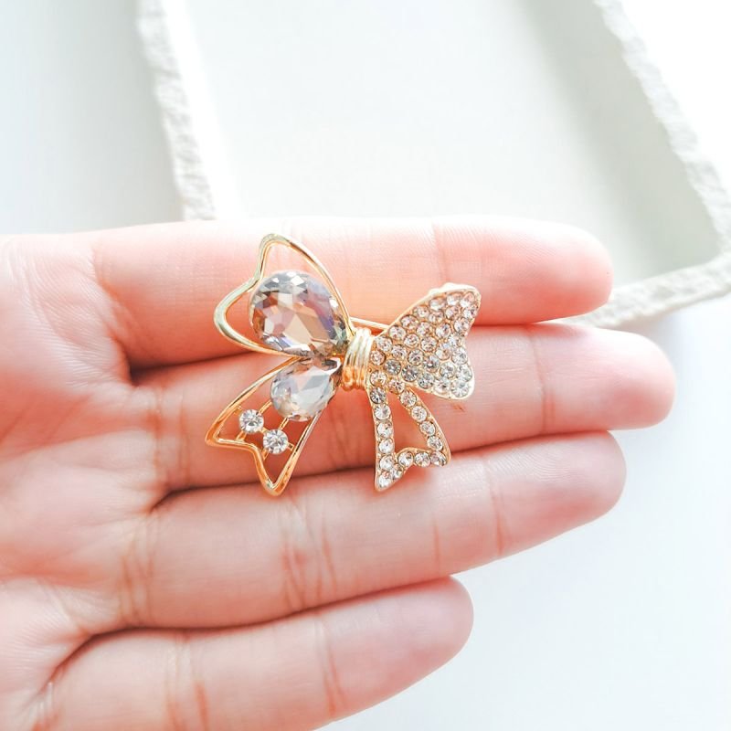 Broche Bijuteria Laço Charmoso com Cristais e Strass