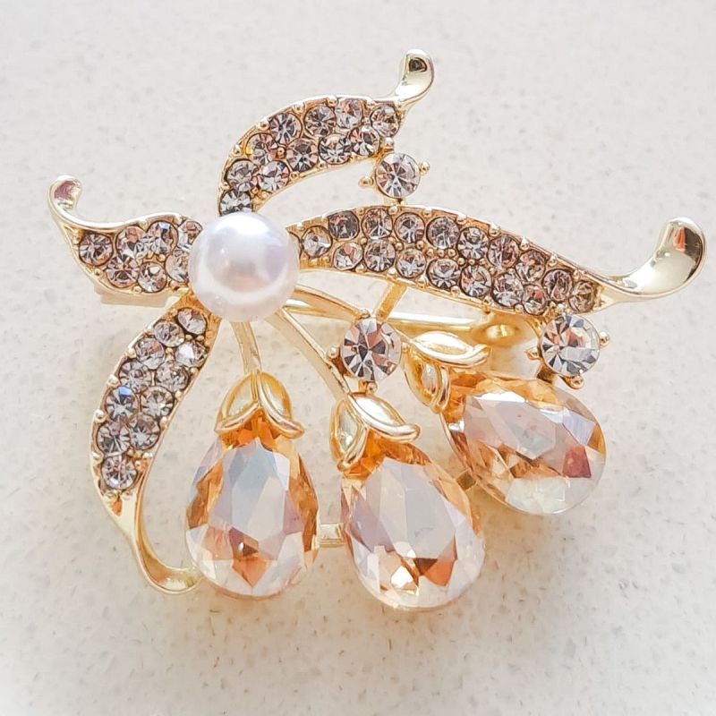 Broche Bijuteria Laço Cristais Champagne Detalhe Pérola