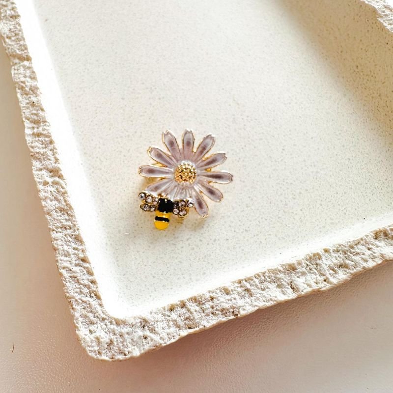 Broche Bijuteria Margarida com Abelha e Strass