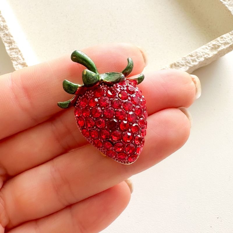 Broche Bijuteria Morango com Strass