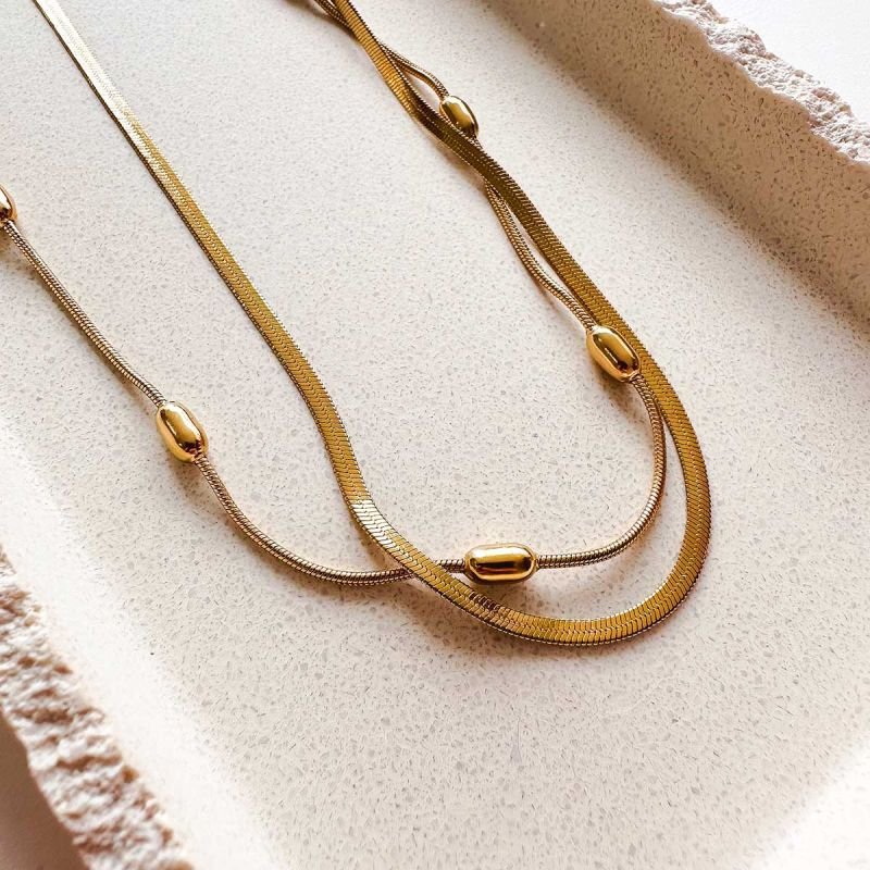 Colar Aço Dourado Duplo Fita e Bolinha